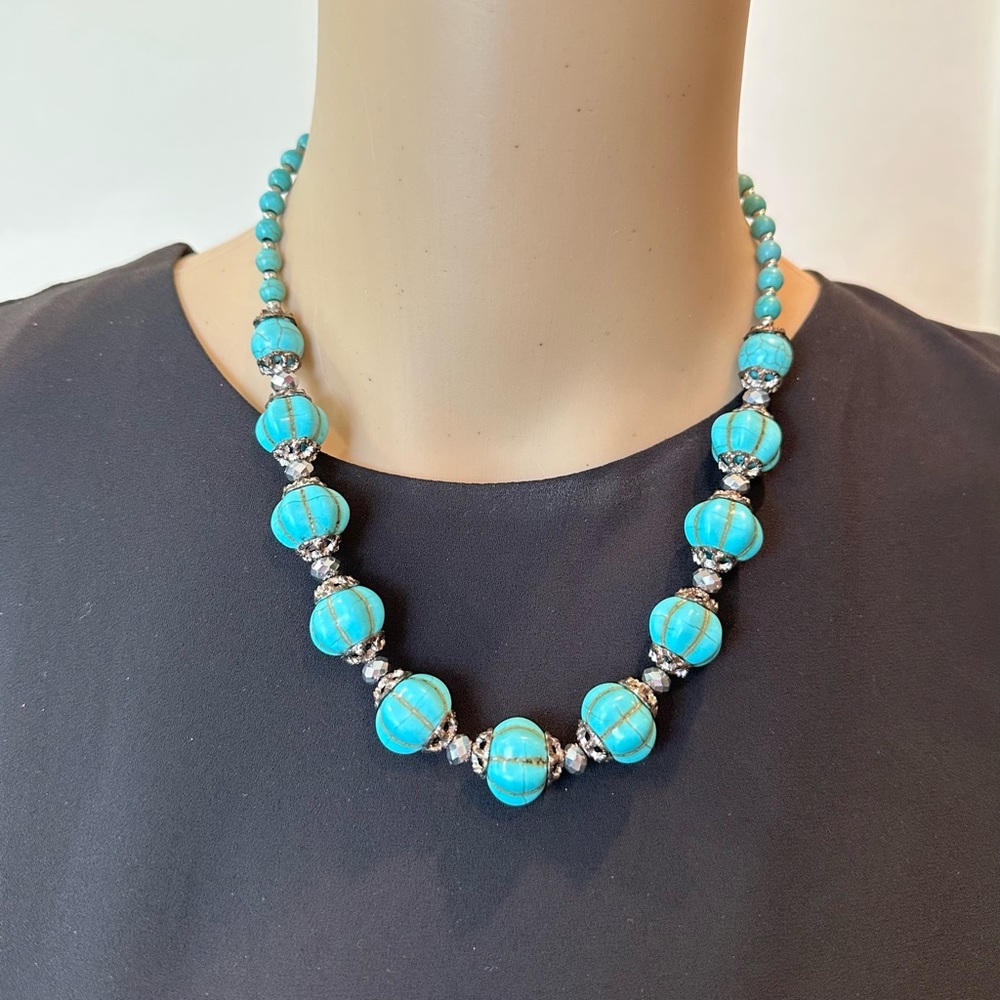 18” Turquoise color beaded necklace